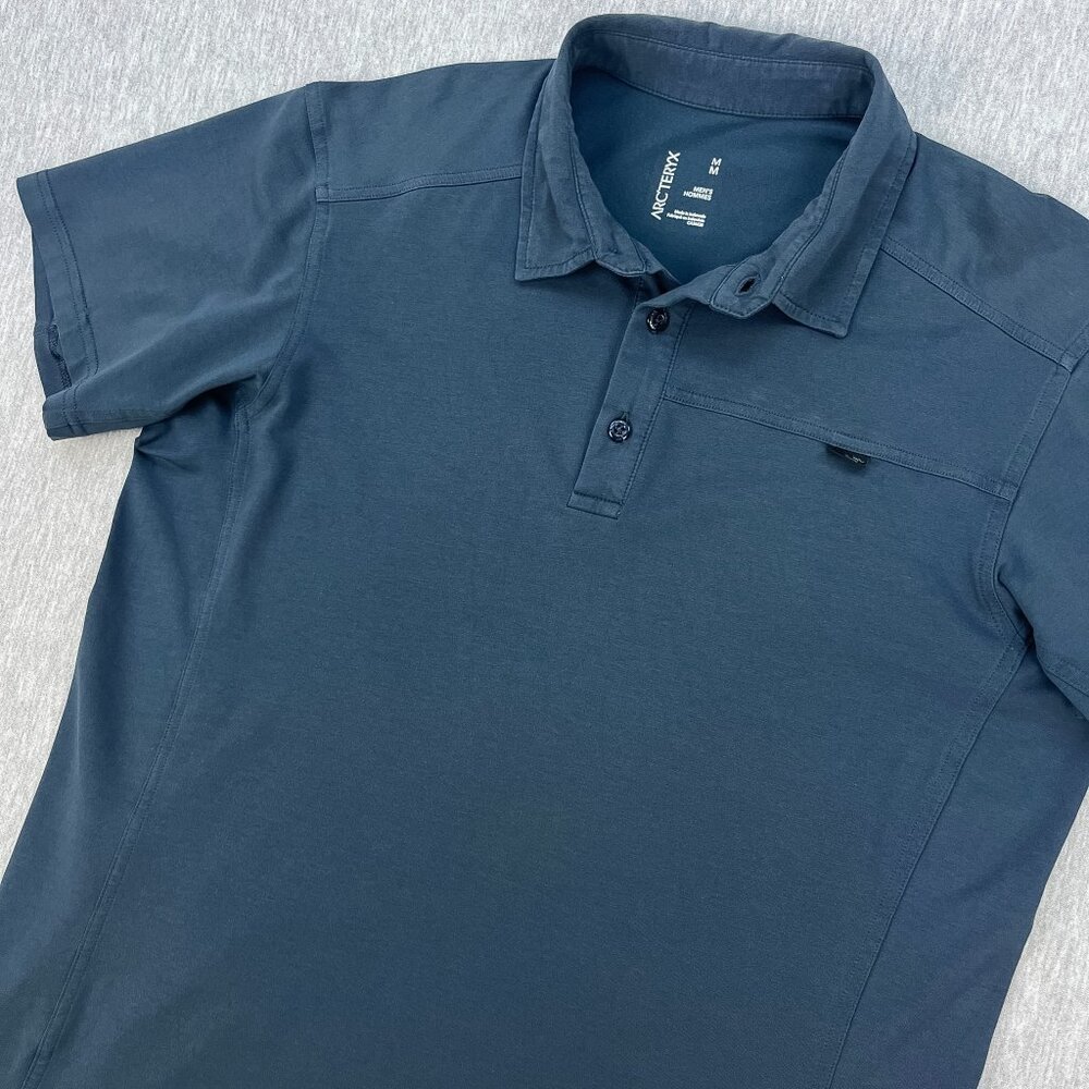 Arc'teryx Capitve Short Sleeve Polo Shirt Mens M Slate Blue Stretch Active Golf